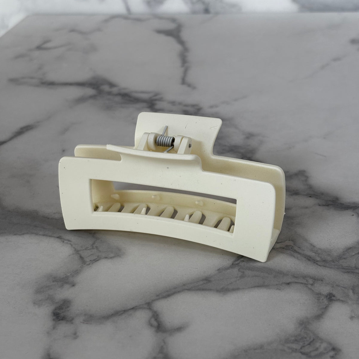 Large Claw Clip / cream matte